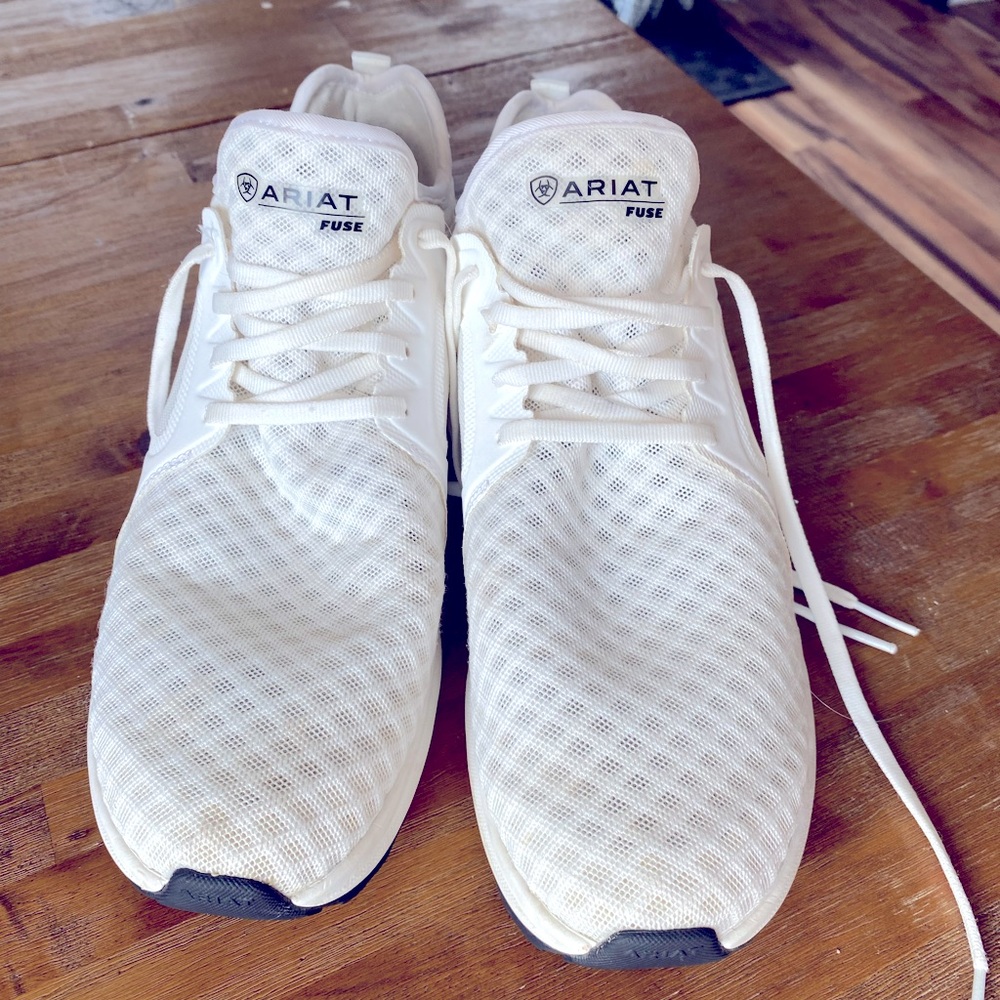 Women’s Ariat white Fuse Sneakers 9.5
